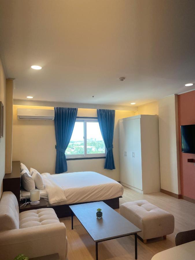 On Hotel Friendship Анхелес Экстерьер фото
